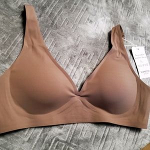 Seamless lingerie second skin wireless bra